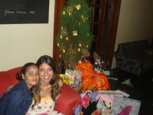Desde 2008, Andrea (direita) passa o natal com a Ana Paula (esquerda) e garante que não consegue imaginar um natal sem a afilhada / foto: acervo pessoal 